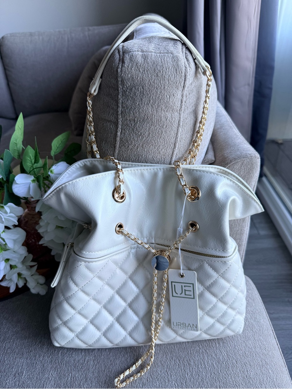Urban Expressions Cream/White Quilted Shoulder Bag with Gold Chain